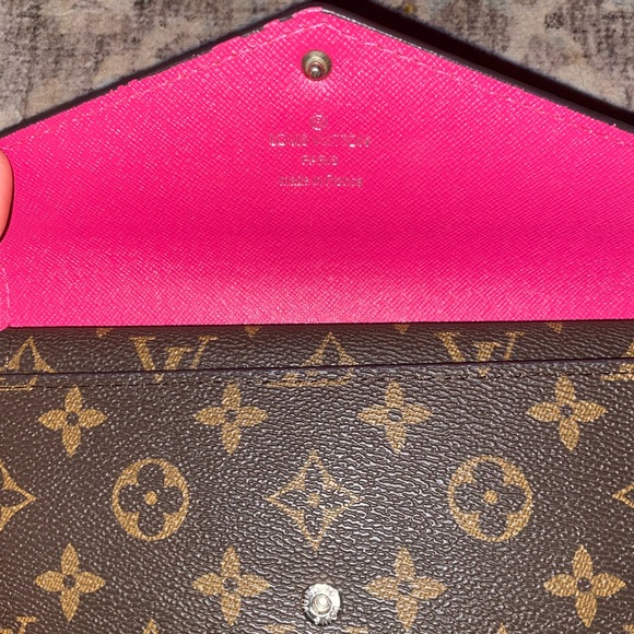 Authentic Louis Vuitton wallet - Picture 4 of 4